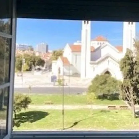 Ola ! Central Lightning Quiet View Garden 10mn Airport Lisboa