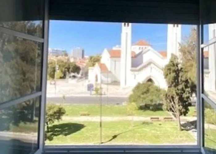 Ola ! Central Lightning Quiet View Garden 10mn Airport Lisboa