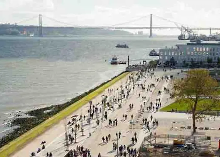 Ola ! Central Lightning Quiet View Garden 10mn Airport Lisboa